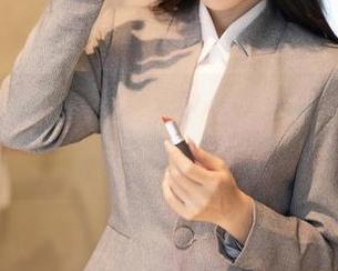 秀人网 – 奶瓶土肥圆的旗袍私拍图包，居然也有如此的质感