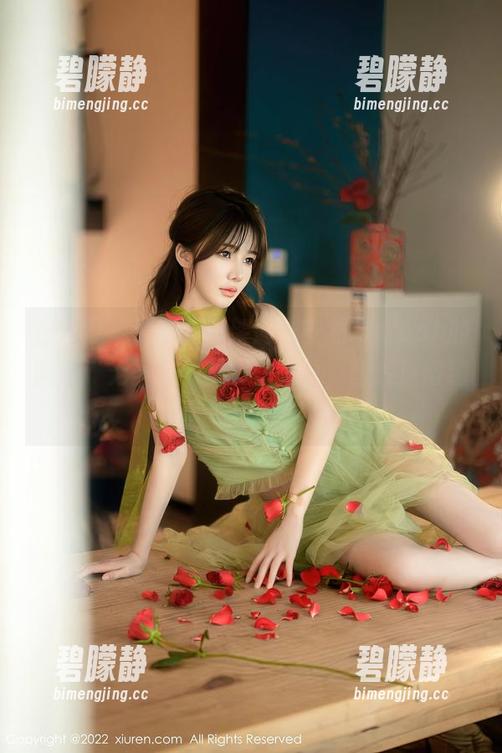 秀人网 - 倒影在书架间，安然maleah的幽静“无圣光”图书馆写真，图片值得细品。