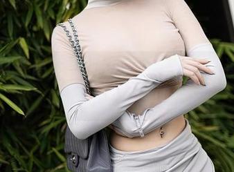 秀人网 – 高清图册快来啦，油田溪溪和她的棉袜成了好朋友
