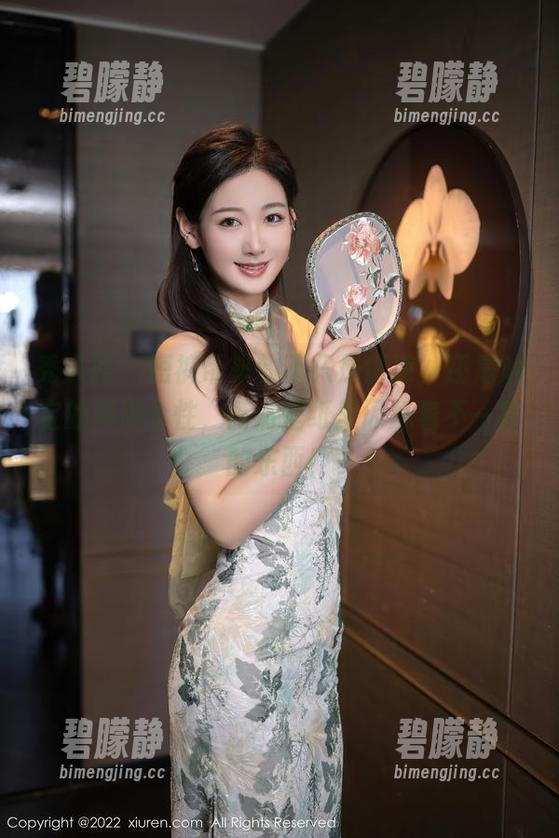 秀人网 - 短裤带来的不只是清凉，还是灿宝的满满个性，高清壁纸里闪烁着不一样的东西！