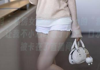 秀人网 – 私房女神白白Alina的“套装”作品，让我不小心咳嗽了几声，口水居然被卡在了直播间。