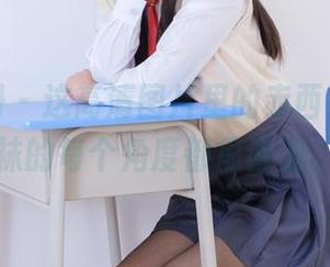 稚乖画册 – 这高清图片里的赤西夜夜，丝袜的每个角度都很青涩。