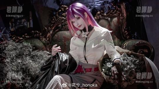 套图里的花兮_honoka，怎样掩饰又丑又可爱的御姐角色？