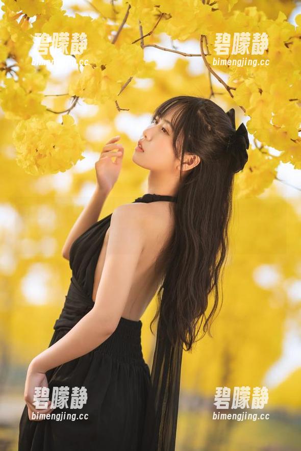 萌芽儿o0的大长腿写真，势必让你一秒变成摄影评论家！