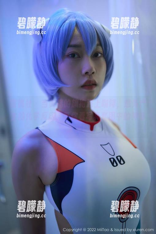 蜜桃社 - 当美绪的旗袍遇上咖啡，意外产生的化学反应，带你看写真套图中的神奇火花！