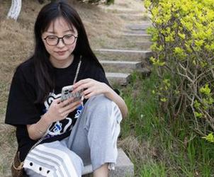 袜啵啵 – 逛逛稚予的写真，发现瑜伽裤里的巧合，总是不经意间的流露。