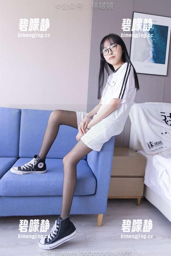 袜啵啵 - 芝士又放大招，“短肉丝”写真再进化，脚尖加固一点都不低调，这波更新有点欢乐。
