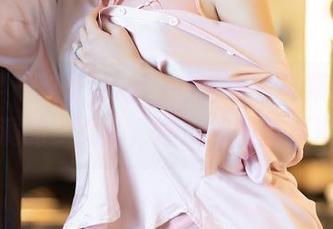 语画界 – 芝芝booty的粉色写真集：分享满满的少女心，逐渐被喧嚣淹没。