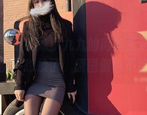 微密圈 – 被软妹小九九的肉丝玉足击中，壁纸都不想换了，原图倒也不错哦！