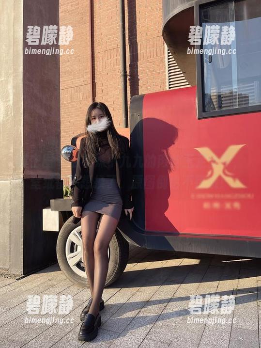 微密圈 - 被软妹小九九的肉丝玉足击中，壁纸都不想换了，原图倒也不错哦！