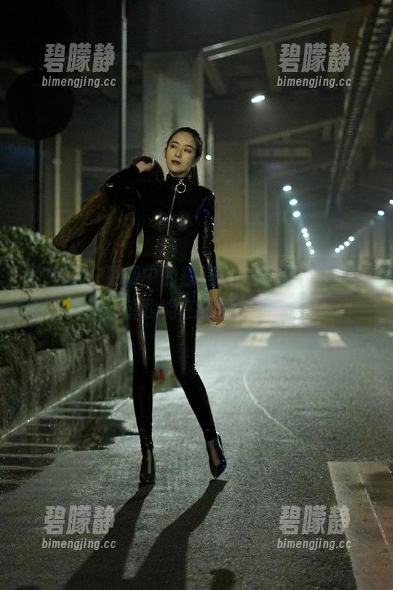微密圈 - 更新中的辣妈女神红裙写真集，真心希望我能在梦里也穿一次！