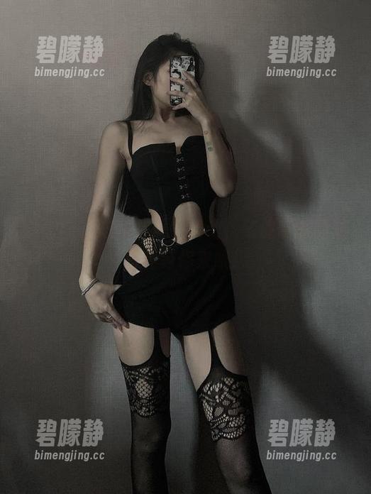 微密圈 - 短裙在风中舞动，陈佩奇的高清写真等你来哦！