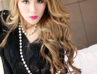 青豆客 – Akiki朱若慕的高跟鞋全集：美女和残酷的真相