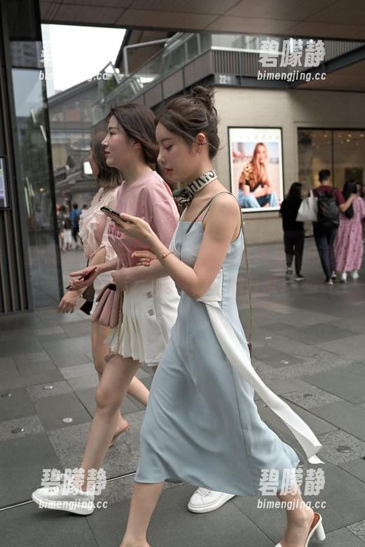 魔镜街拍:一组白色制服美女合集,带你开启“走路都要甜”的日常! 魔镜街拍:一组白色制服美女合集,带你开启“走路都要甜”的日常!