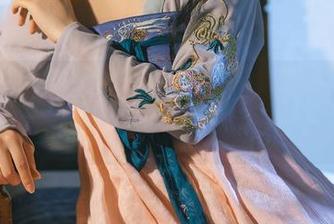 私拍里鹿八岁baby：当足球少女遇上校园乐趣