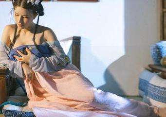 高清图集一探究竟：鹿八岁baby，你的毛衣好像会说话？
