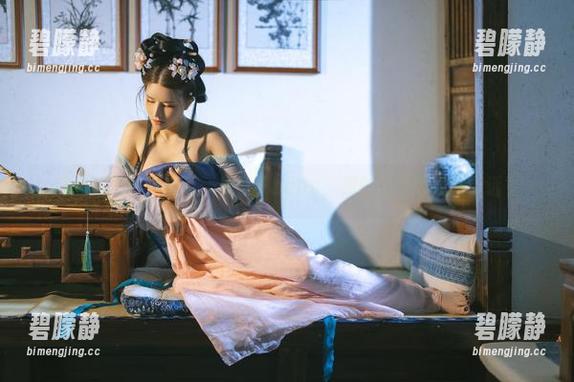 高清图集一探究竟：鹿八岁baby，你的毛衣好像会说话？