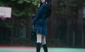 鹿八岁baby的私房图集，假日里的每一张都像是在说悄悄话，真惊喜。