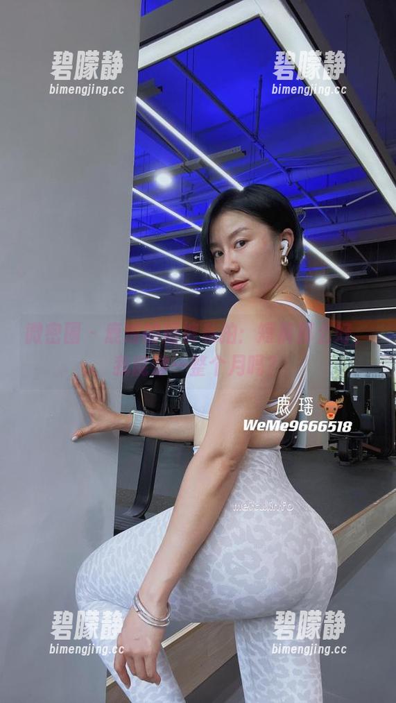 微密圈 - 鹿瑶的短裤私拍：短裤那么好，我能穿一整个月吗？