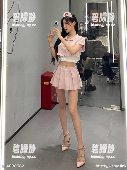 微密圈 - 一锅两重天的气质：黎允熙的厨娘写真全集，料理在她眼里都是背景。
