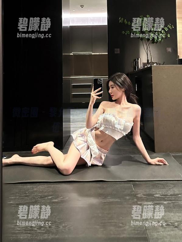 微密圈 - 黎允熙baby的跨年福利套图，值不值？你决定吧。
