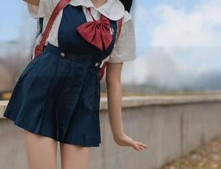 满屏仙气!黏黏团子兔校服在线，高清构图等你来欣赏